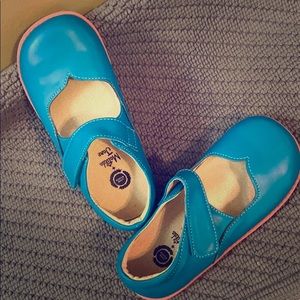 Livie & Luca/Matilda Jane blue w/pink dress shoe